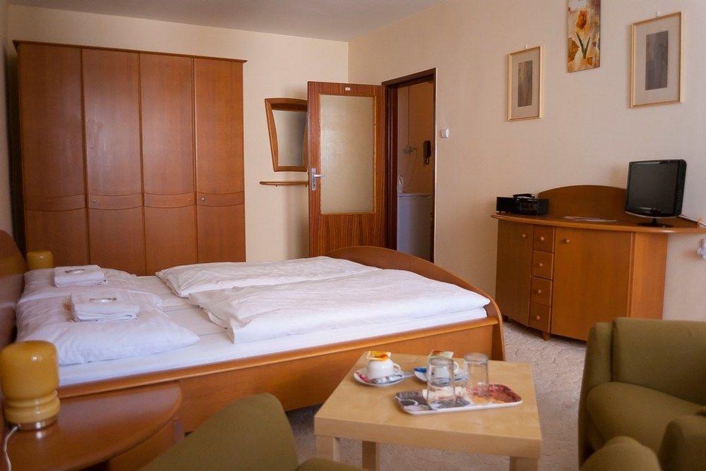 Garni G Hotel Pozsony Kültér fotó